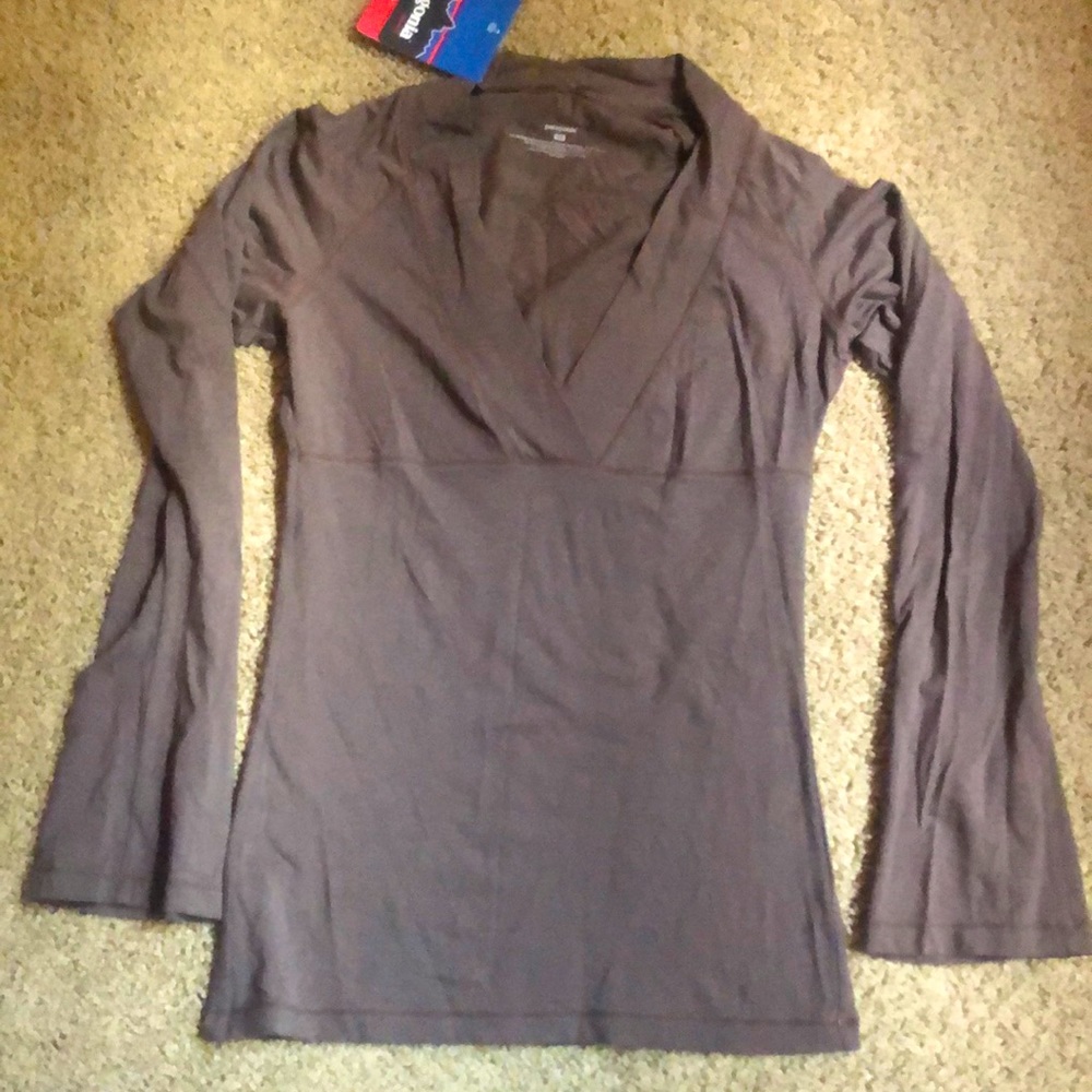 Patagonia XS. L/S w/tribal print. Original tags